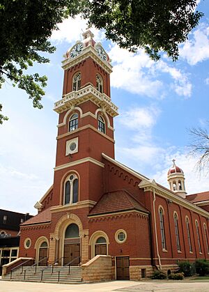 Holy Trinity - New Ulm 03.jpg