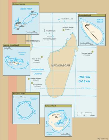 Maps of the Scattered Islands in the Indian Ocean.Anti-clockwise from top right: Tromelin Island, Glorioso Islands, Juan de Nova Island, Bassas da India, Europa Island. Banc du Geyser is not shown.