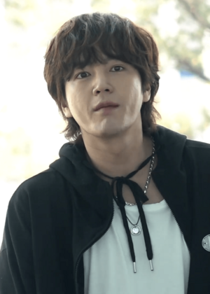 Jang Keun-suk in May 2023.png