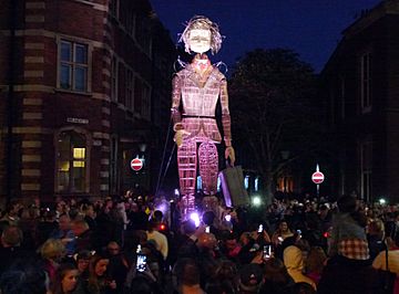 LHomme Debout giant parade at Hull Freedom Festival (geograph 5893957)