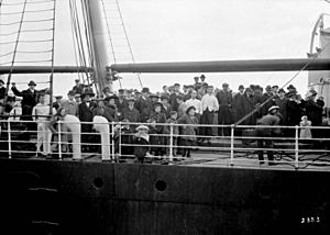 Steamer Lake Champlain arriving at port, Québec, Oct. 1911 - Bateau à vapeur Lac Champlain arrivant au port, Québec, oct. 1911