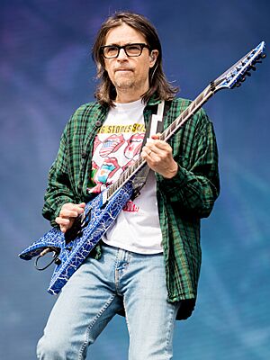Weezer - 2022154163625 2022-06-03 Rock am Ring - Sven - 1D X MK II - 0602 - AK8I0835 (cropped).jpg
