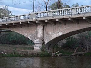 Winkelman, AZ old Gila bridge arch base from SW 1