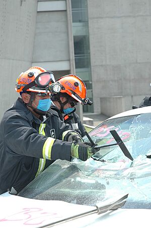 03262012Demonstraciones rescate erum fabian acuña134