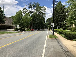 2019-06-17 13 57 58 View north along Kensington Parkway at Montrose Drive in North Chevy Chase, Montgomery County, Maryland