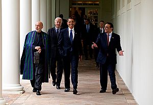 Barack Obama, Hamid Karzai & Asif Ali Zardari after trilateral meeting 5-6-09 1