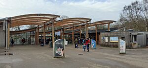 Entrance to Whipsnade Zoo - geograph.org.uk - 6360358.jpg