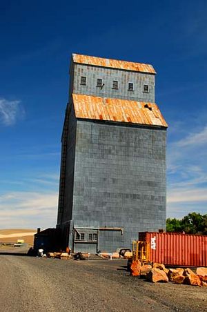 Grain elevator in Helix.