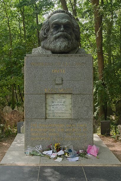 Karl Marx grave at the Highgate Cemetery.jpg