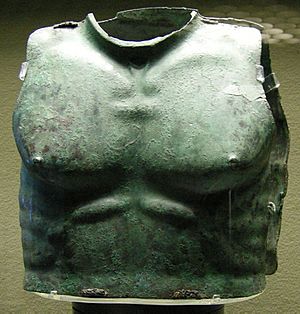 Museo archeologico regionale paolo orsi, corazza in bronzo, da tomba 5 necropoli della fossa, 370-340 ac. 01