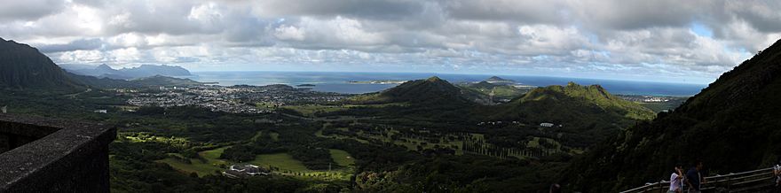 Panoramic view of Oahu as seen from Pali lookout