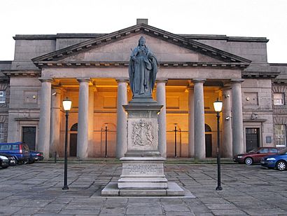 Queen Victoria in the Castle square - geograph.org.uk - 1141884