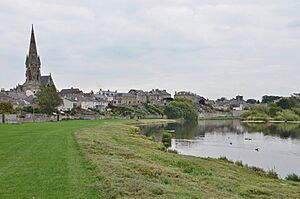 Riverside walk, Kelso - geograph.org.uk - 4156379.jpg