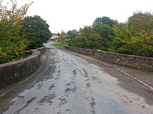 Road bridge over the Union Canal (geograph 4694132).jpg