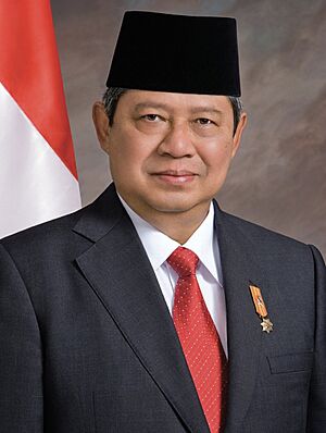 Susilo Bambang Yudhoyono, official presidential portrait (2009).jpg