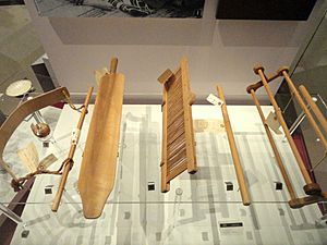 Ainu backstrap loom - Royal Ontario Museum - DSC09572