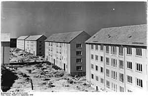 Bundesarchiv Bild 183-58152-0002, Hoyerswerda, Wohnblocks