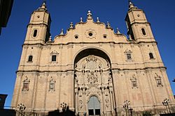 Fachada principal de la iglesia de Santa Maria la Mayor Al--cañiz