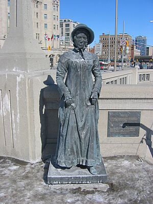 Laura Secord statue