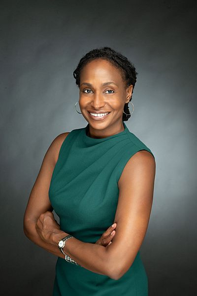 Lisa Bowleg Green Dress, Smilling