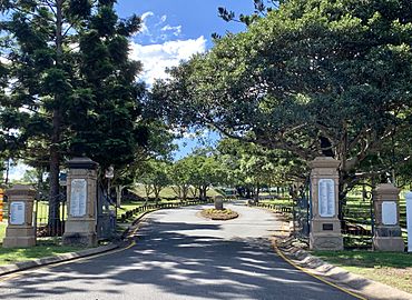 Marchant Park Memorial Gates, Chermside, Queensland 02.jpg