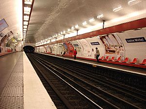 Metro Paris - Ligne 3 - station Louise Michel 01