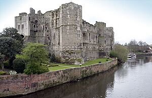 Newark Castle - geograph.org.uk - 4555