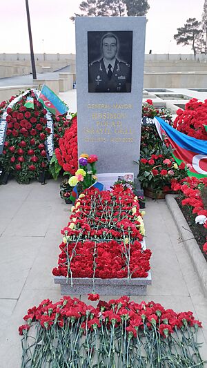 Polad Həşimovun məzarı