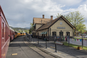 All are aboard, and the Durango & Silverton Narrow Gauge Railroad (D&SNG) train is ready for departure from the Durango, Colorado, station, which was built in 1882 and has been maintained in LCCN2015632660