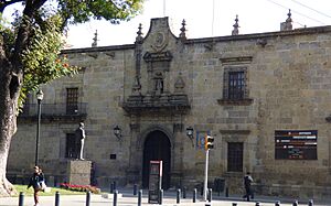 Fachada del Museo Regional de Guadalajara, Jal., Méx. 01 (cropped)