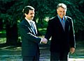 Felipe González recibe al lider del Partido Popular para tratar el traspaso de poderes