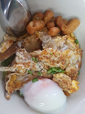 Noodles stir-fried with chicken - Bangkok - 2017-07-19 (002).jpg