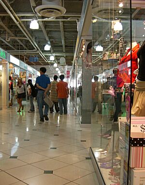 Pacific Mall - Interior - 2006 (cropped,rotated)