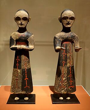 Pair of shamans or attendants, Chu culture, Jiangling, Hubei province, China, Warring States period, 4th-3rd century BC, wood, cinnabar, black lacquer - Portland Art Museum - Portland, Oregon - DSC08570