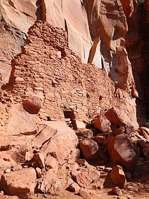 Palatki sinagua indian dwellings