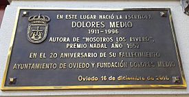 Placa Dolores Medio - Uviéu