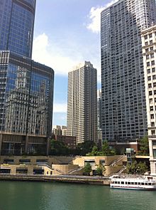 Plaza 440 Private Residences, 440 N Wabash Ave, Chicago, Illinois USA, Wide Shot Between Trump Tower and River Plaza.jpg