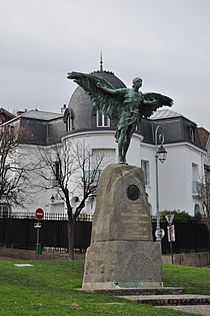 Saint-Cloud - Statue Santos Dumont 001