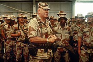 Schwarzkopf speaks with troops 1992
