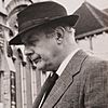 Sir John Betjeman (1906-1984).jpg