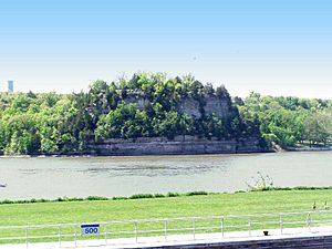 Starved Rock Illinois on Illinois River