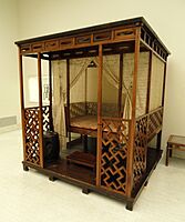 Testered Bed with Alcove, Ming Dynasty, 15th-16 century, huanghuali wood - Nelson-Atkins Museum of Art - DSC09140