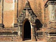 Bagan, Myanmar, Entrance door of Htilominlo Temple