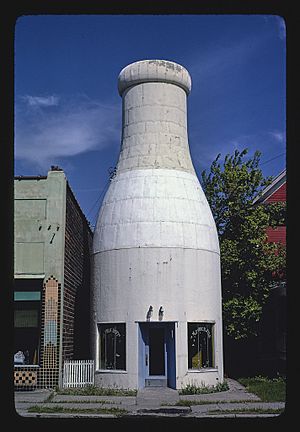 Benewah Dairy milk bottle 1, Cedar Street, Spokane, Washington (Margolies)