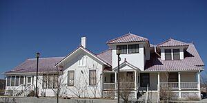 Bond House Espanola 1