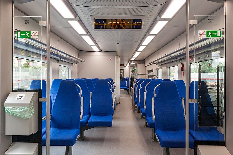 ES2G interior head car