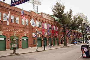 Fenway Park (10374097904)