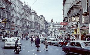 Graben, szemben a Pestisoszlop. Fortepan 58901