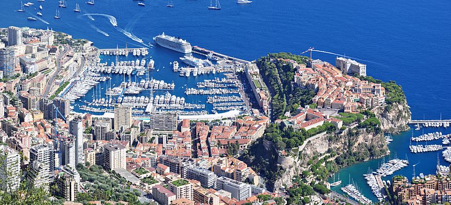 Hafen und Felsen von Monaco-La Turbie