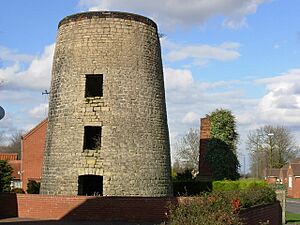 Limekiln Fields Mill - geograph.org.uk - 1192739